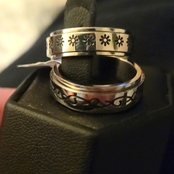 SET OF 8 SPINNER RINGS!! - Picture 3 of 11